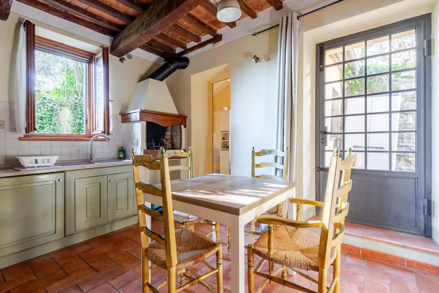 Typical Tuscan Home In The Village Of Cetona Apartment